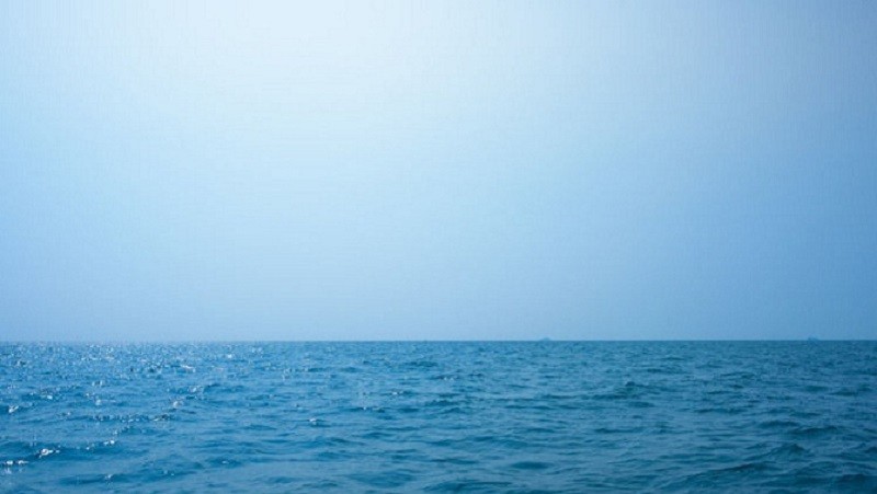 tại sao nước biển có màu xanh