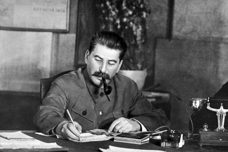 Stalin là ai? Người biến Xô viết thành cường quốc trên thế giới - IAS Links